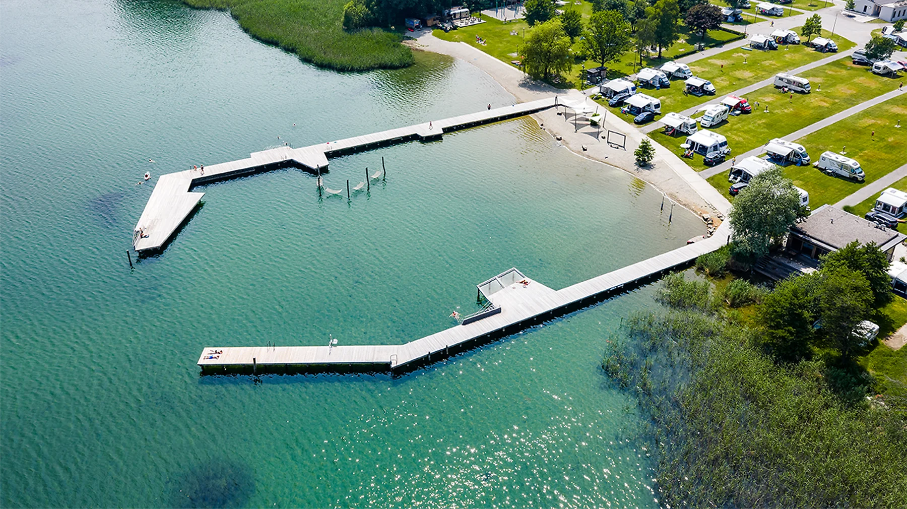 Luftaufnahme des Camping Beach am Ossiacher See